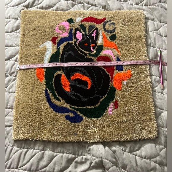 Black cat with design Tufted custom rug - Picture 9 of 10